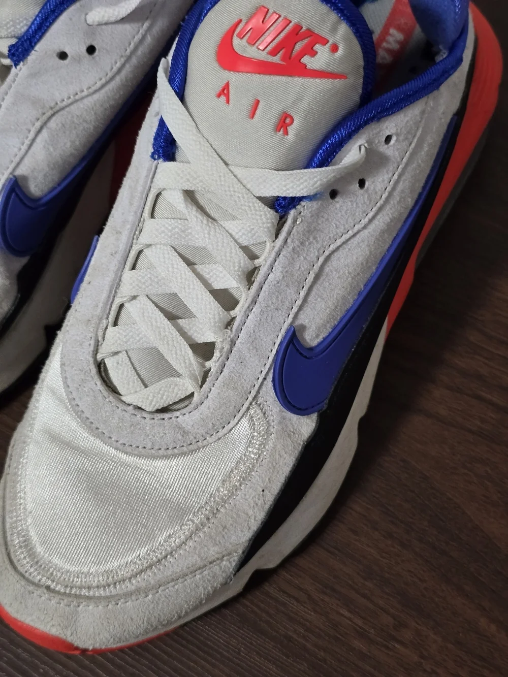 Nike Air Retro White Blue Orange Runner Sneakers